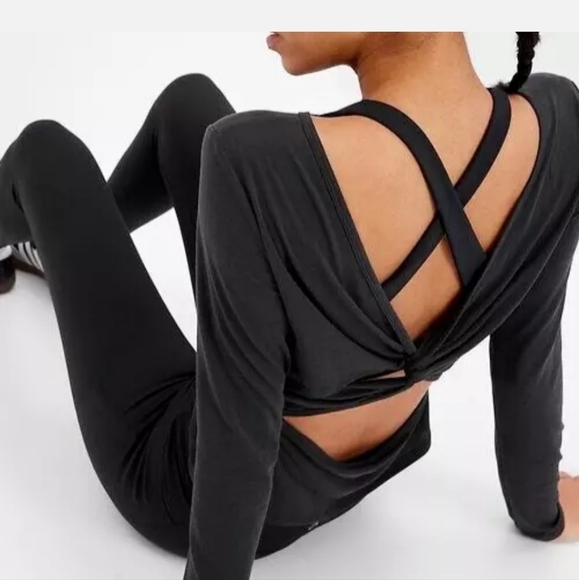 Gapfit breathe open back twist top ❣️ - Picture 4 of 6